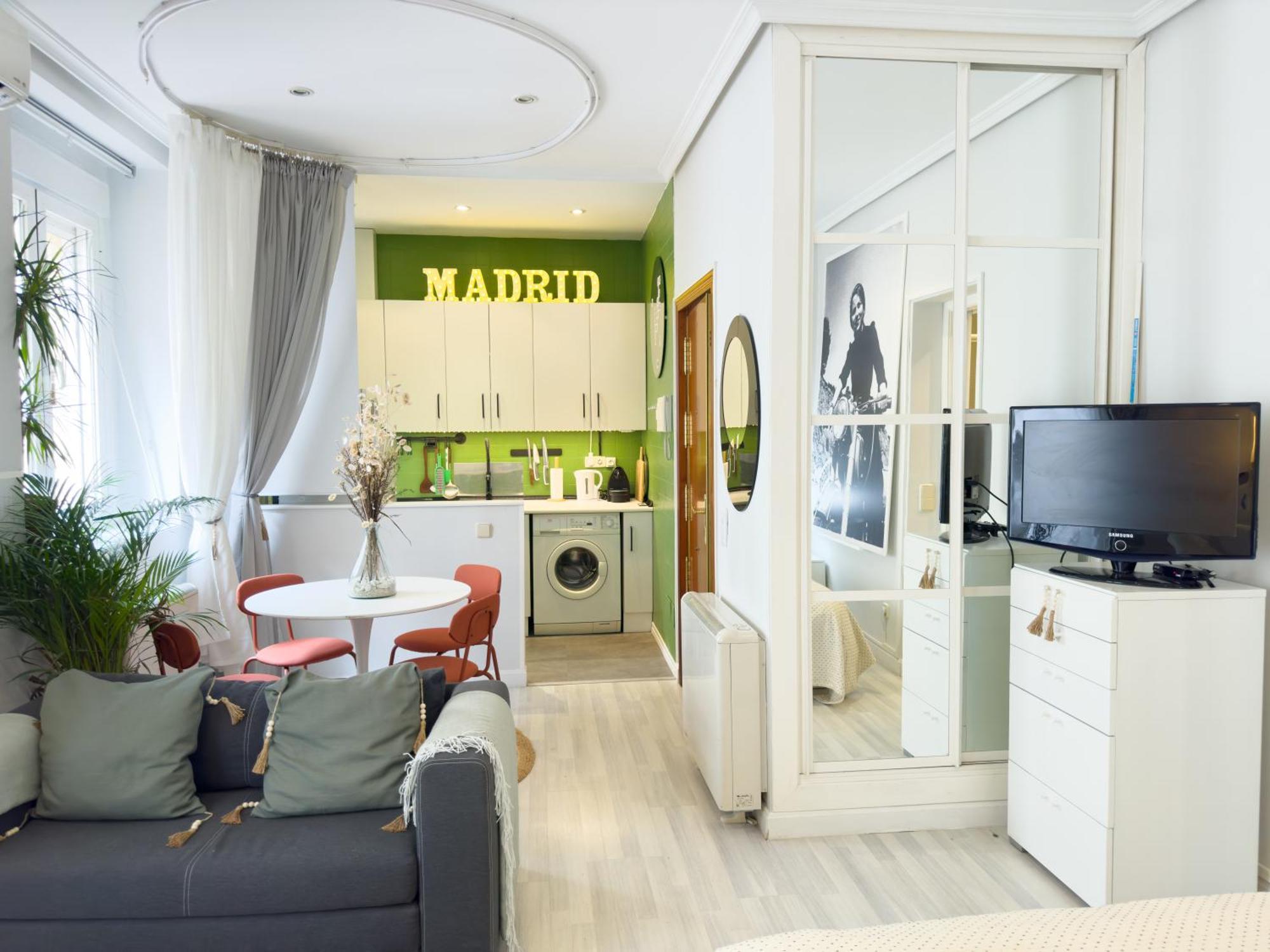 Disfruta Del Barrio De Las Letras Madrid Bagian luar foto